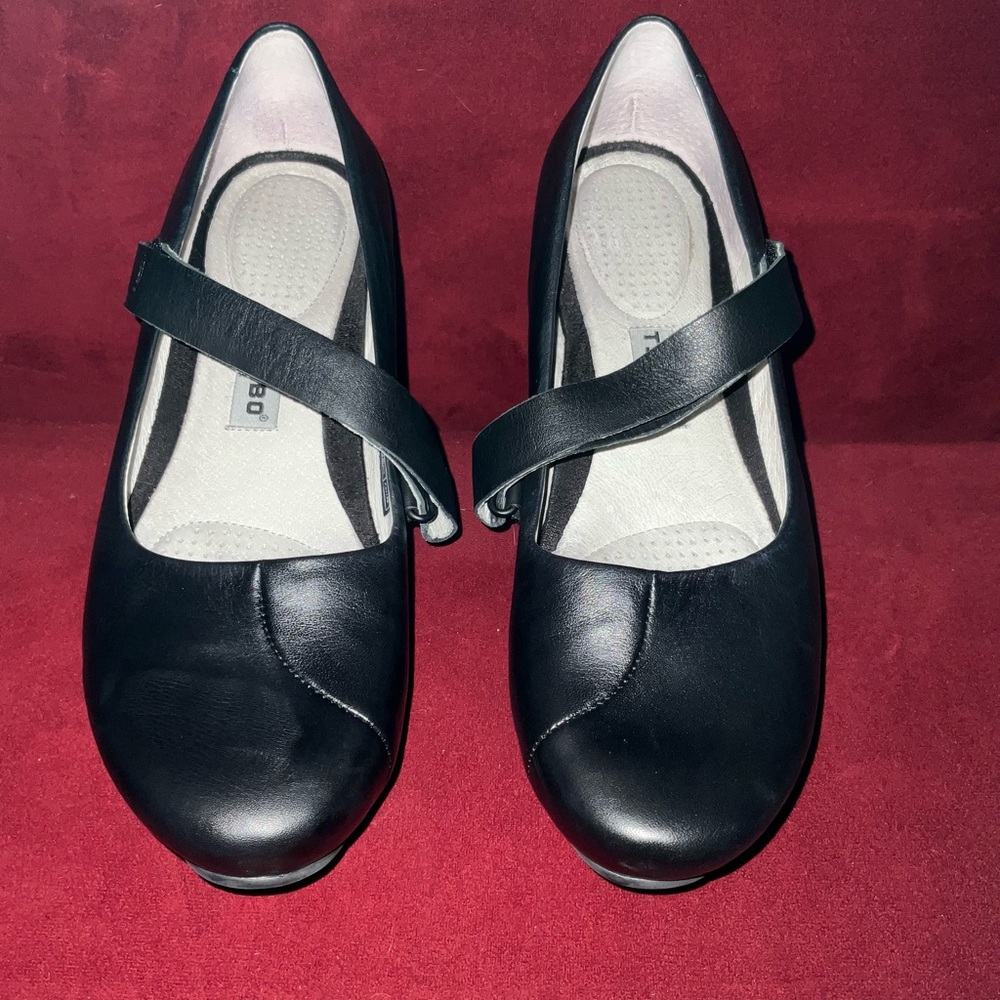 TSUBO ASMIK Black Leather Wedges. LIKE NEW!!